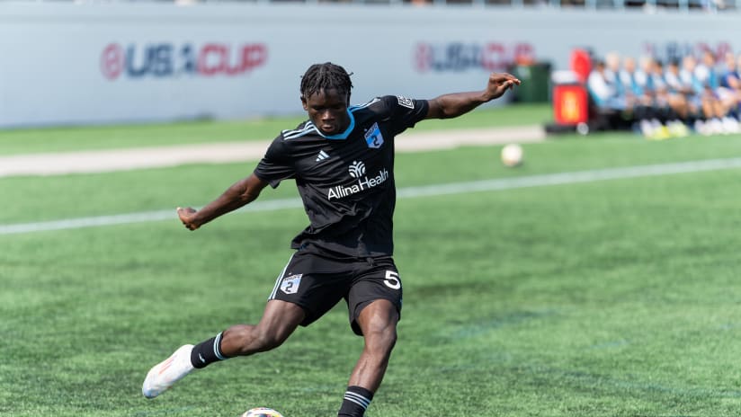 Darius Randell Dribbling in MNUFC2 Match-1