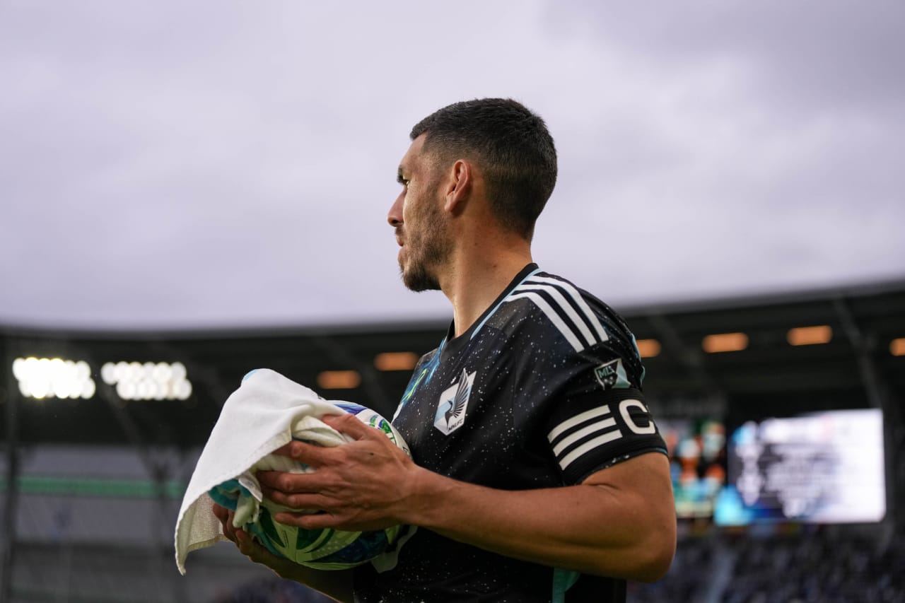 Boxy prepares for a long throw