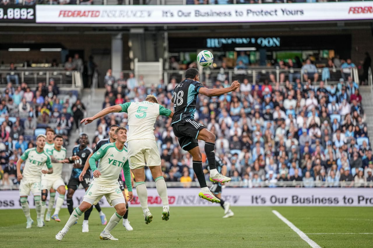 Jeffersen Diaz Leaps for a Ball in the Box